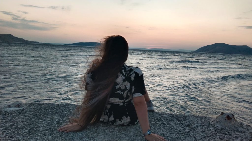 Jana Habiger, founder of Jinrai Visuals — freelance video editor and web designer based in Austria